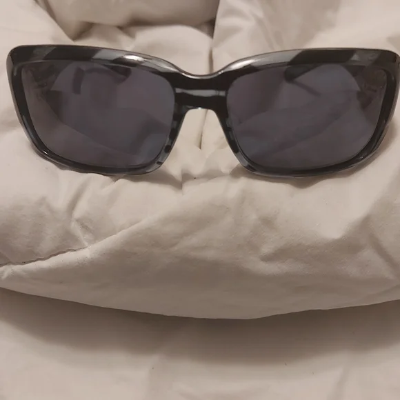 Foster grant sunglasses square shape grey tones but gold coloue at hinge - Picture 1 of 9